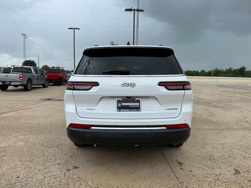 Bright White Clearcoat 2023 Jeep Grand Cherokee L Laredo