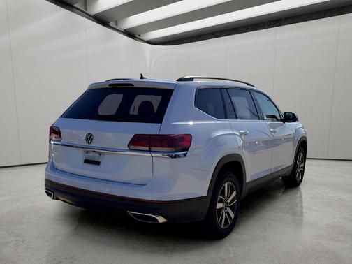 Pure White 2022 Volkswagen Atlas 2.0T SE