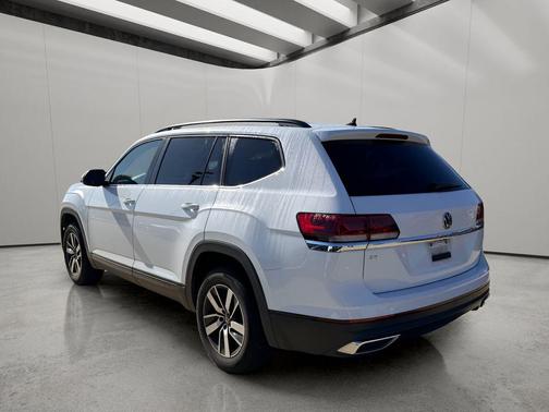 Pure White 2022 Volkswagen Atlas 2.0T SE
