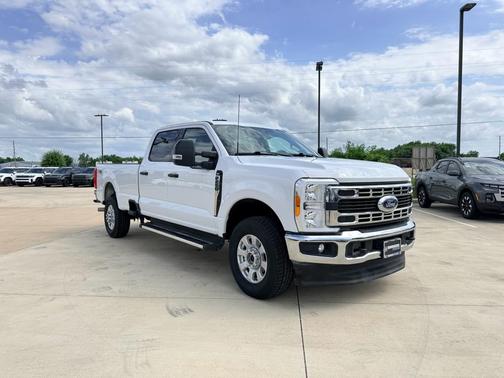 Oxford White 2023 Ford F-250 XLT