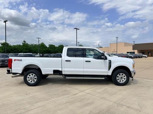 Oxford White 2023 Ford F-250 XLT