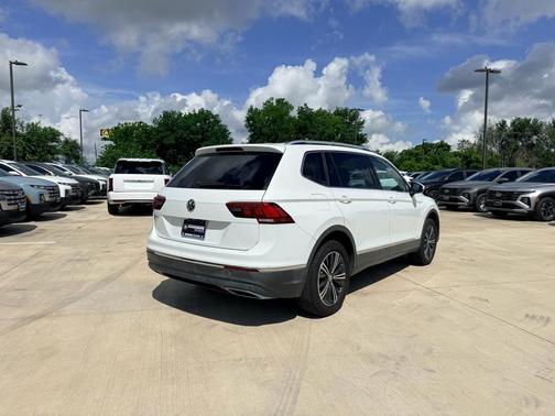 Pure White 2019 Volkswagen Tiguan 2.0T SEL