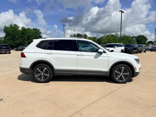 Pure White 2019 Volkswagen Tiguan 2.0T SEL