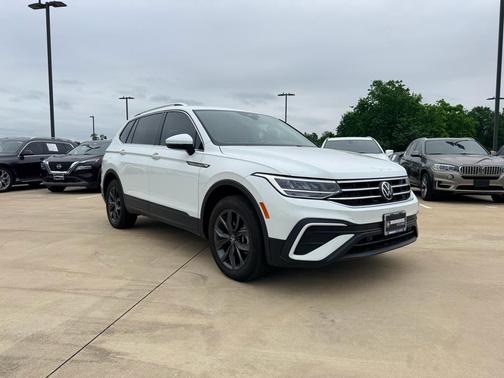 Pure White 2022 Volkswagen Tiguan 2.0T SE