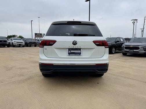 Pure White 2022 Volkswagen Tiguan 2.0T SE