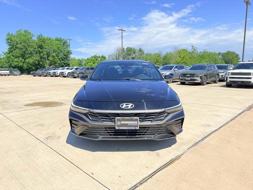 Black 2025 Hyundai ELANTRA SEL Sport