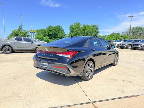 Black 2025 Hyundai ELANTRA SEL Sport