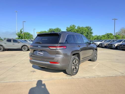 Metallic 2023 Jeep Grand Cherokee 4xe Base