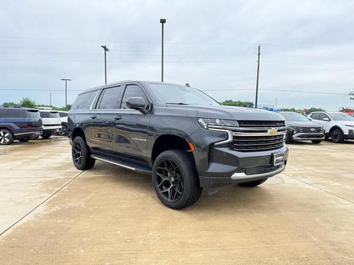 Evergreen Gray Metallic 2022 Chevrolet Suburban LT