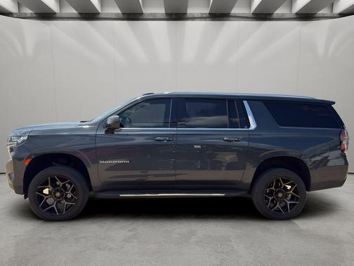 Evergreen Gray Metallic 2022 Chevrolet Suburban LT
