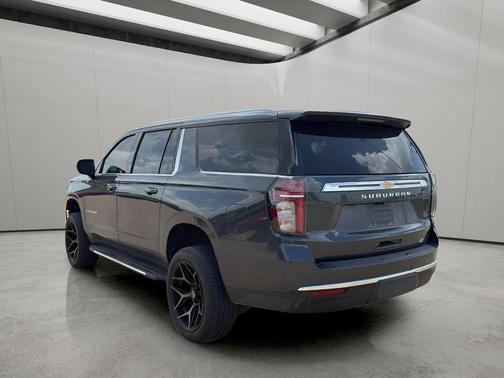 Evergreen Gray Metallic 2022 Chevrolet Suburban LT