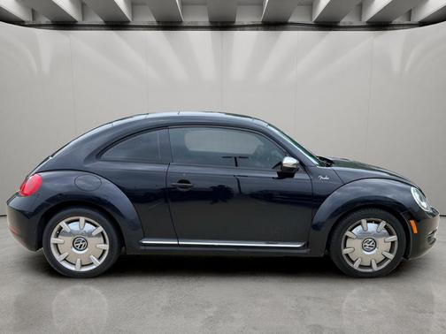Deep Black Pearl Metallic 2013 Volkswagen Beetle 2.5L