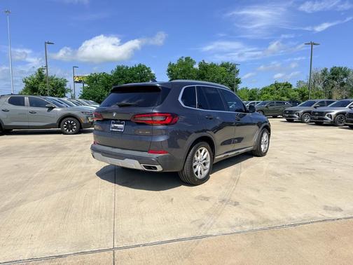 Metallic 2022 BMW X5 xDrive40i