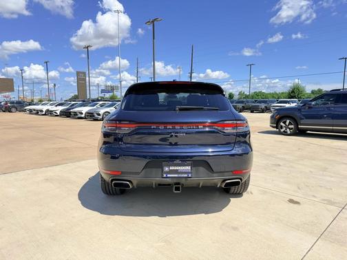 Night Blue Metallic 2019 Porsche Macan Base