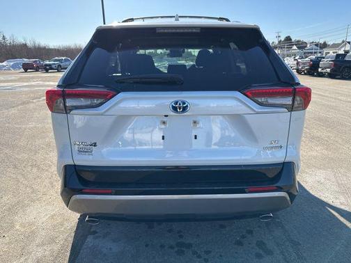 2022 Toyota RAV4 Hybrid SE