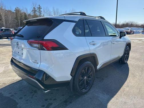 2022 Toyota RAV4 Hybrid SE