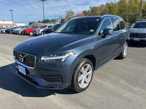 2022 Volvo XC90 T6 Momentum
