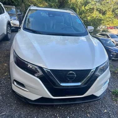 Pearl White Tricoat 2022 Nissan Rogue Sport SL