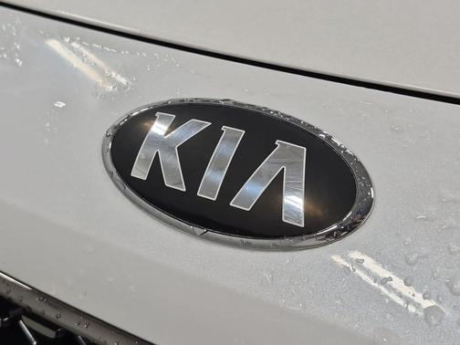 Snow White Pearl 2019 Kia Stinger