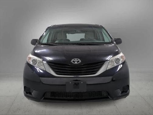 2017 Toyota Sienna LE