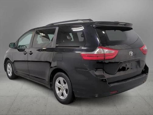 2017 Toyota Sienna LE