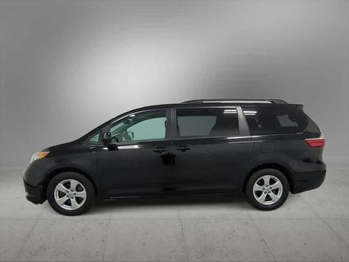 2017 Toyota Sienna LE