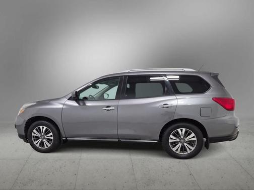 Gray 2017 Nissan Pathfinder Platinum