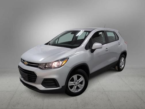 Silver Ice Metallic 2019 Chevrolet Trax LS