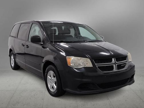 Brilliant Black Crystal Pearlcoat 2011 Dodge Grand Caravan Mainstreet