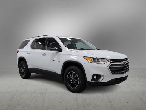 White 2018 Chevrolet Traverse LT Cloth