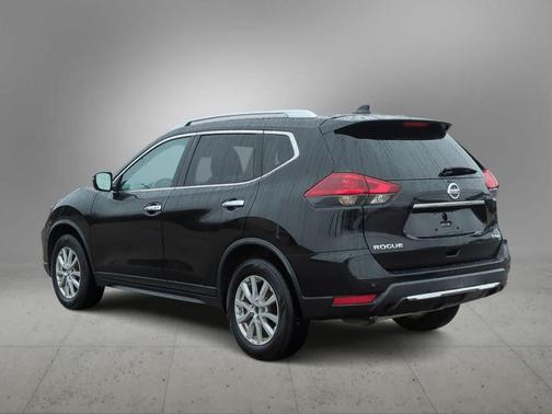 Magnetic Black Pearl 2019 Nissan Rogue SV