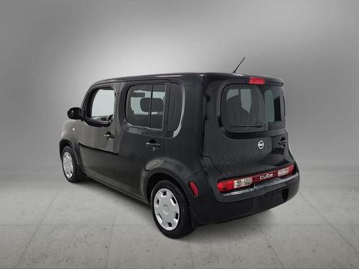 Caribbean Blue Pearl Metallic 2011 Nissan Cube 1.8S