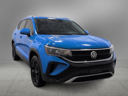 Cornflower Blue 2022 Volkswagen Taos 1.5T SE