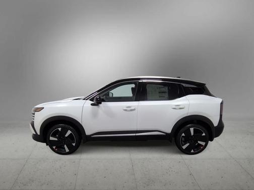 Aspen White Tricoat/Super Black 2026 Nissan Kicks SR