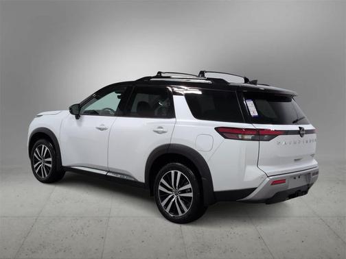 2025 Nissan Pathfinder Platinum 4WD