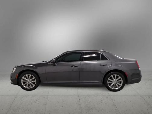 2022 Chrysler 300 Touring