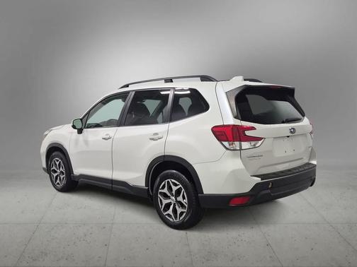 Crystal White Pearl 2019 Subaru Forester Premium