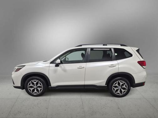 Crystal White Pearl 2019 Subaru Forester Premium