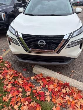 Pearl White Tricoat 2023 Nissan Rogue SV
