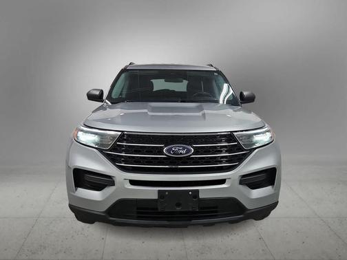 ICONIC SILVER 2022 Ford Explorer XLT