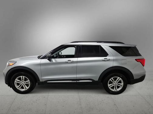 ICONIC SILVER 2022 Ford Explorer XLT