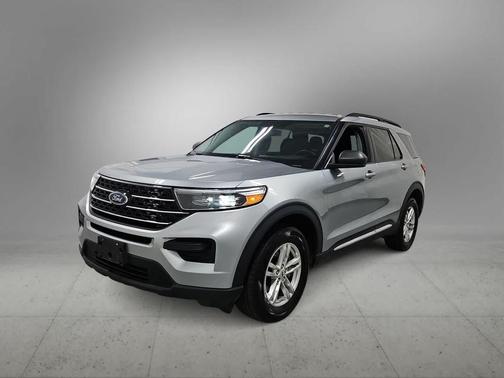 ICONIC SILVER 2022 Ford Explorer XLT