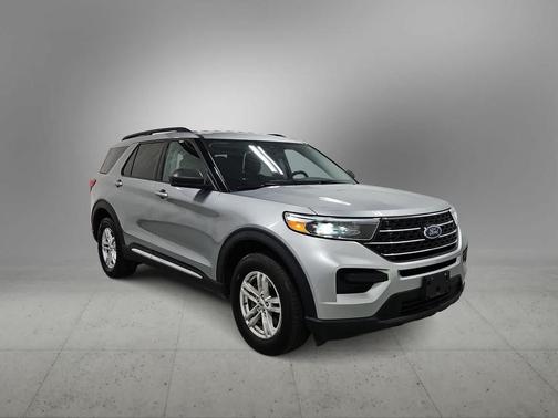 ICONIC SILVER 2022 Ford Explorer XLT