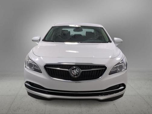 White Frost Tricoat 2019 Buick LaCrosse Essence