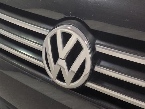 2014 Volkswagen Passat 2.5L Wolfsburg Edition