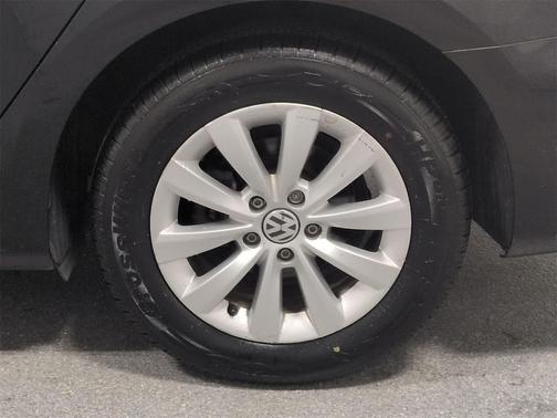 2014 Volkswagen Passat 2.5L Wolfsburg Edition