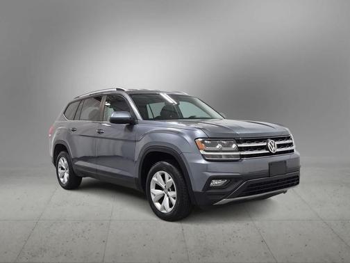 Platinum Gray Metallic 2019 Volkswagen Atlas 3.6L SE