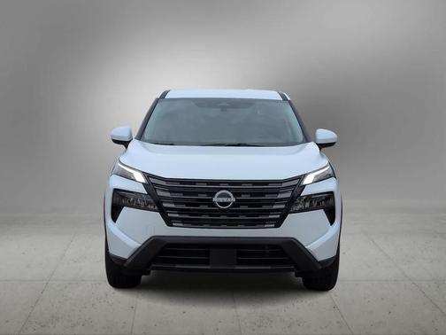 Everest White Pearl Tricoat 2026 Nissan Rogue SV