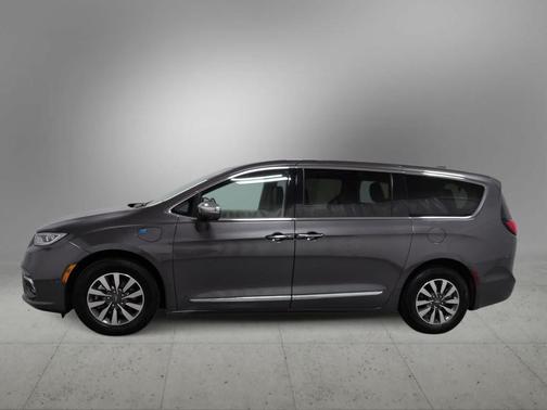2022 Chrysler Pacifica Hybrid Limited