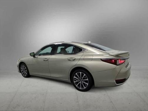 2023 Lexus ES 300h F SPORT Handling